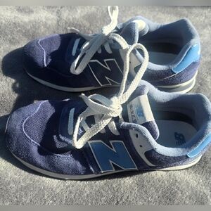 New Balance Kids' 574 Classic Heritage Blue Sneakers Suede Womens 8.5 Mens 7